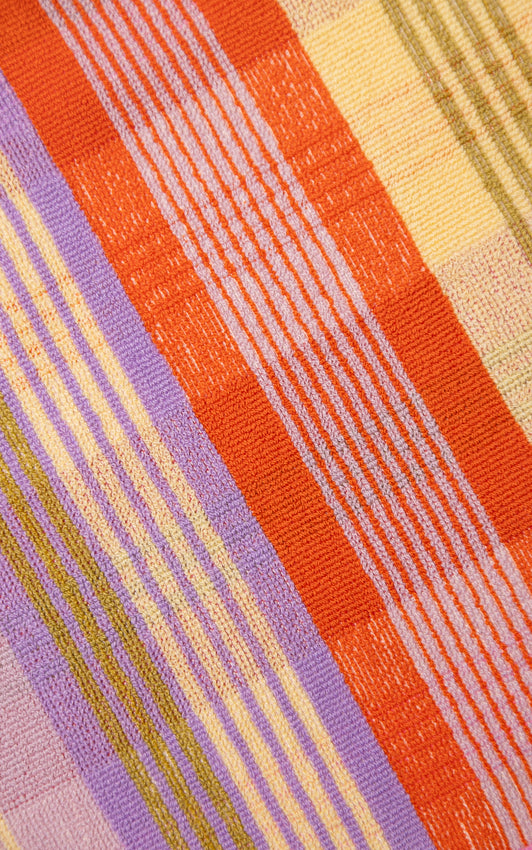 Multi-Klude med farvestrående tern · Lavet af garnrester fra tekstilindustrien · Designer af Foekje Fleur hos Niedziella & Friends