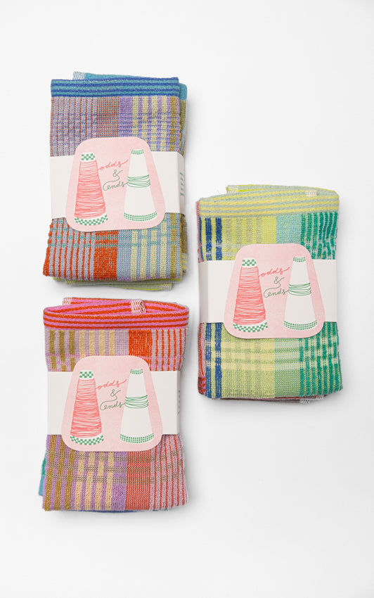 Multi-Klude med farvestrående tern · Lavet af garnrester fra tekstilindustrien · Designer af Foekje Fleur hos Niedziella & Friends