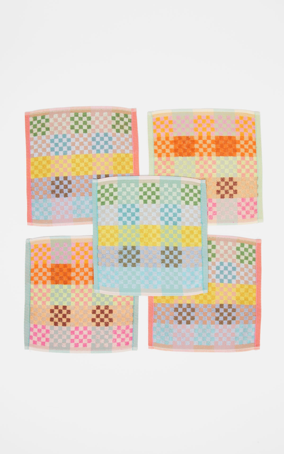 Multi-Klude med farvestrående tern · Lavet af garnrester fra tekstilindustrien · Designer af Foekje Fleur hos Niedziella & Friends
