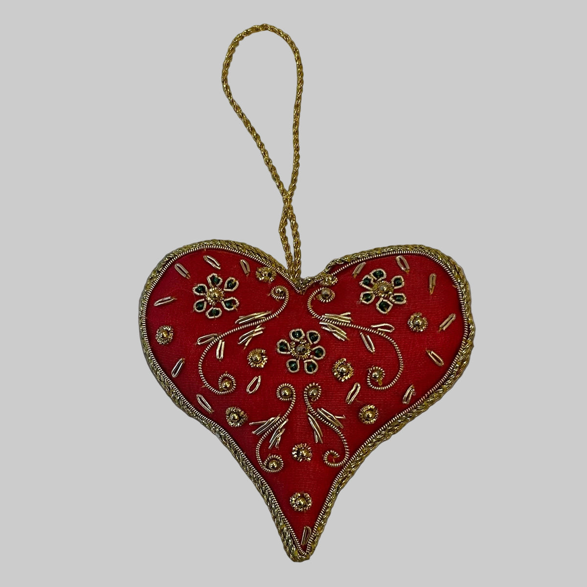 Håndbroderet rødt hjerte med guldtråd, glasperler, palietter · Niedziella & Friends
