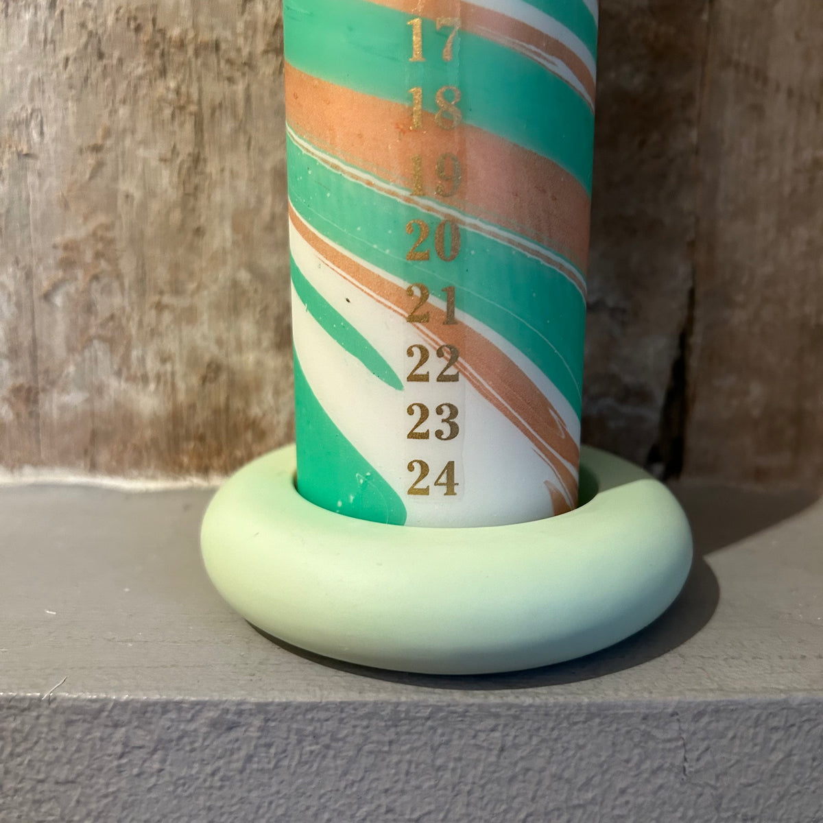 Lysestage i grøn pastel jesmonite til kalenderlys Ø5 · Kalenderlysholder fra ByChrillesen hos Niedziella & Friends