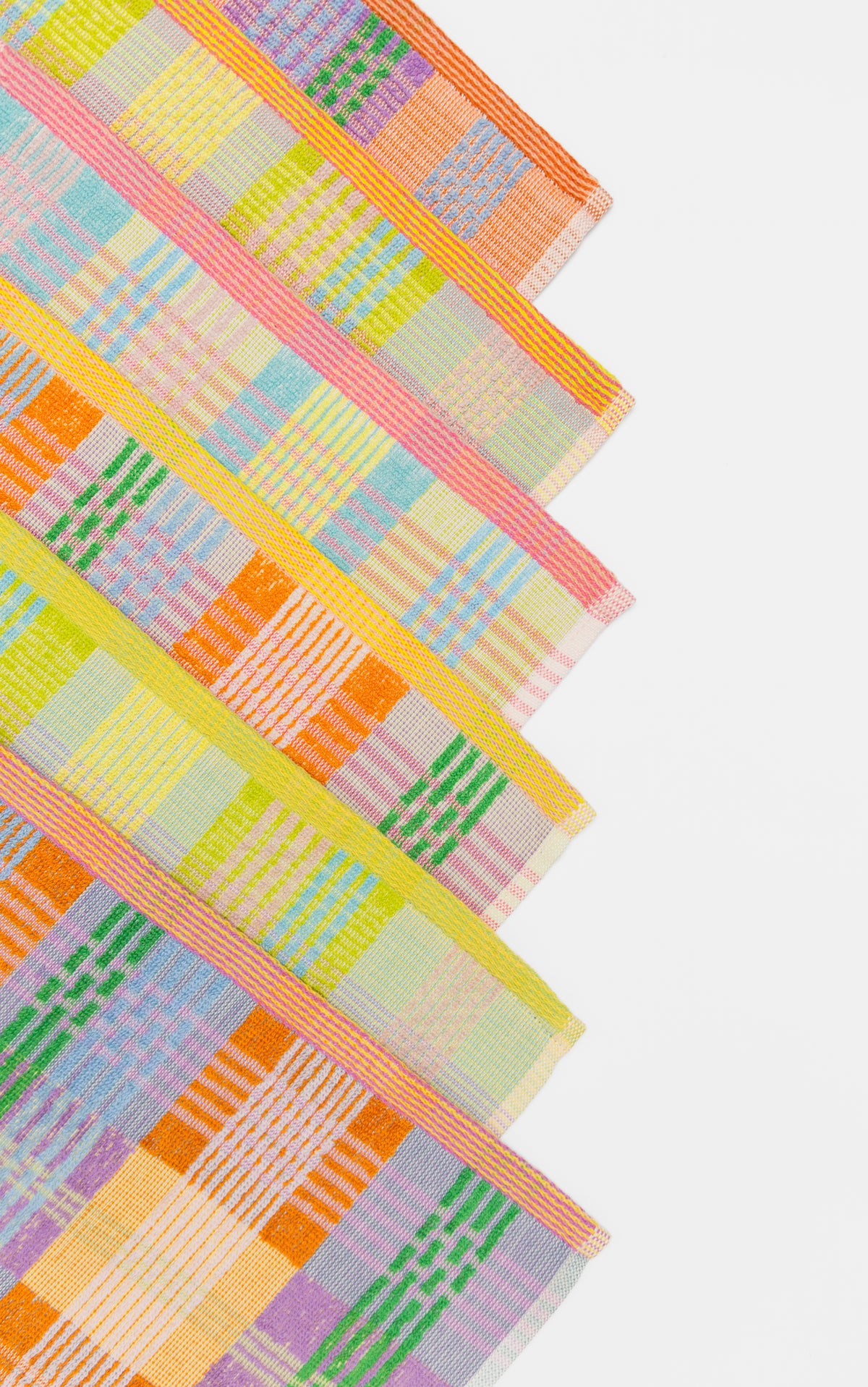 Multi-Klude med strålende pastel-tern · Lavet af garnrester fra tekstilindustrien · Designer af Foekje Fleur hos Niedziella & Friends