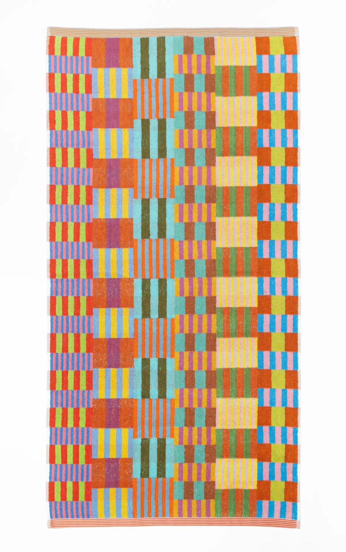 Bæredygtigt badehåndklæde med farvestrålende tern · Lavet af garnrester fra tekstilindustrien · Designet af Foekje Fleur hos Niedziella & Friends