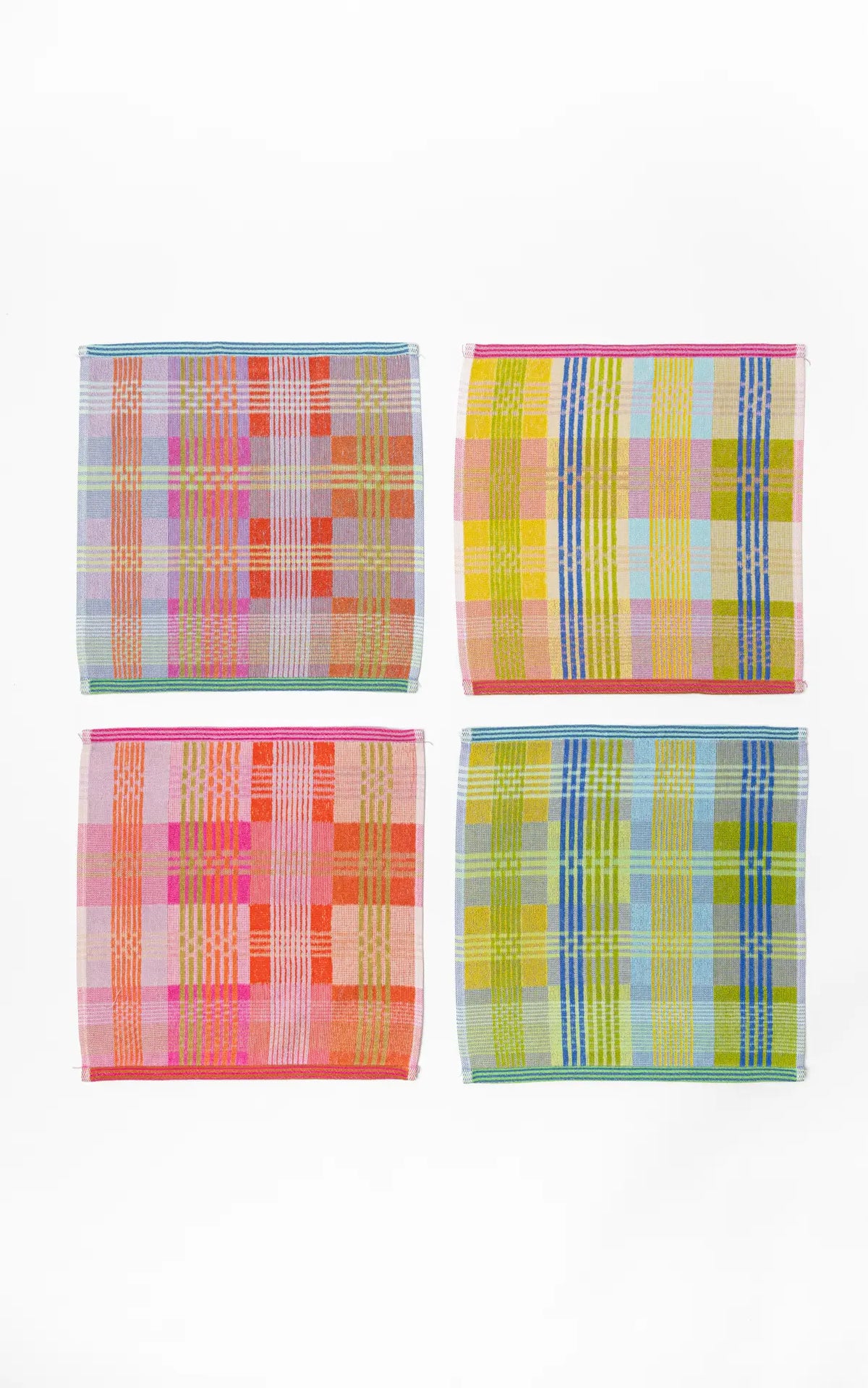 Multi-Klude med farvestrående tern · Lavet af garnrester fra tekstilindustrien · Designer af Foekje Fleur hos Niedziella & Friends