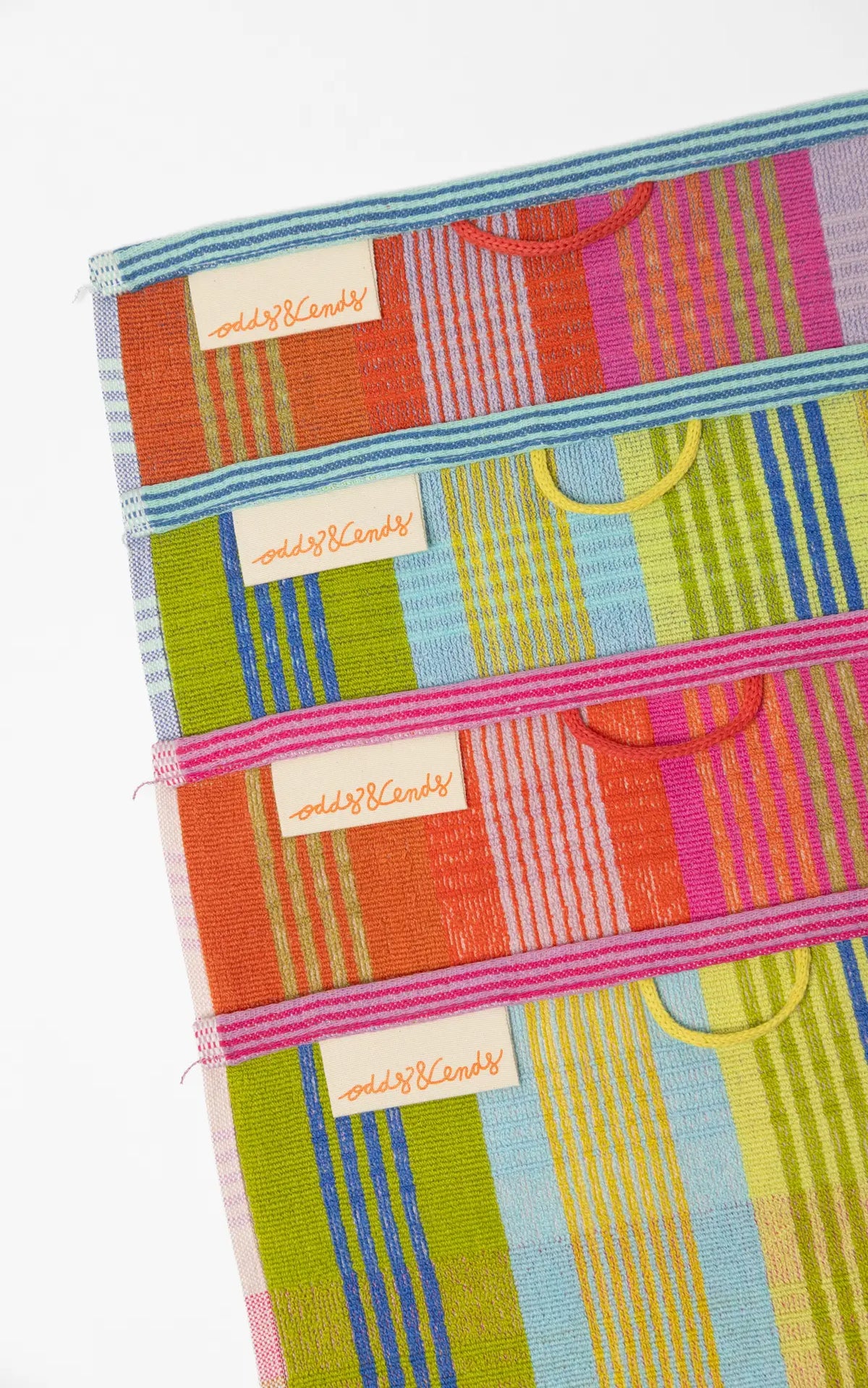 Multi-Klude med farvestrående tern · Lavet af garnrester fra tekstilindustrien · Designer af Foekje Fleur hos Niedziella & Friends