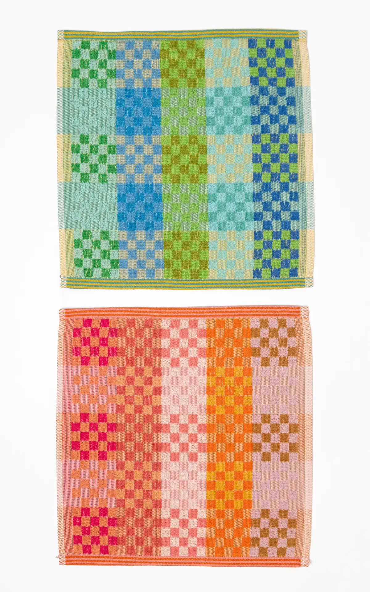 Multi-Klude med farvestrående tern · Lavet af garnrester fra tekstilindustrien · Designer af Foekje Fleur hos Niedziella & Friends