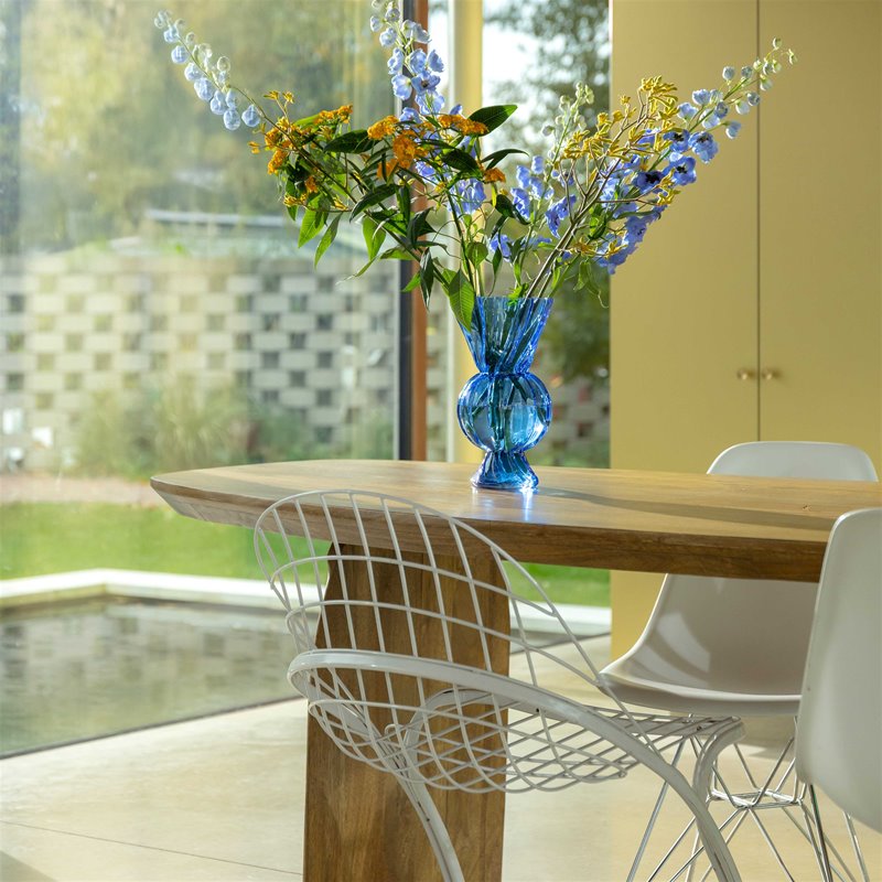 Blå vase i glas fra &Klevering Amsterdam hos Niedziella & Friends