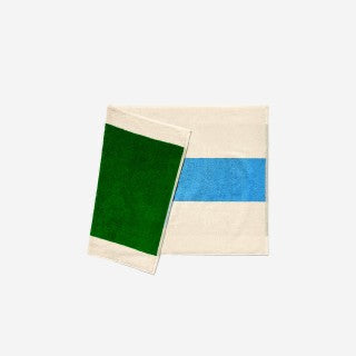Bademåtte med elegant grafisk mønster i farverne aqua/mørkegrøn · Køb hos Niedziella & Friends