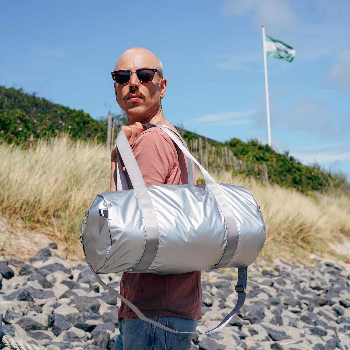 Funky og elegant weekendtaske eller sportstaske· Blank og sølvfarvet · Niedziella & Friends