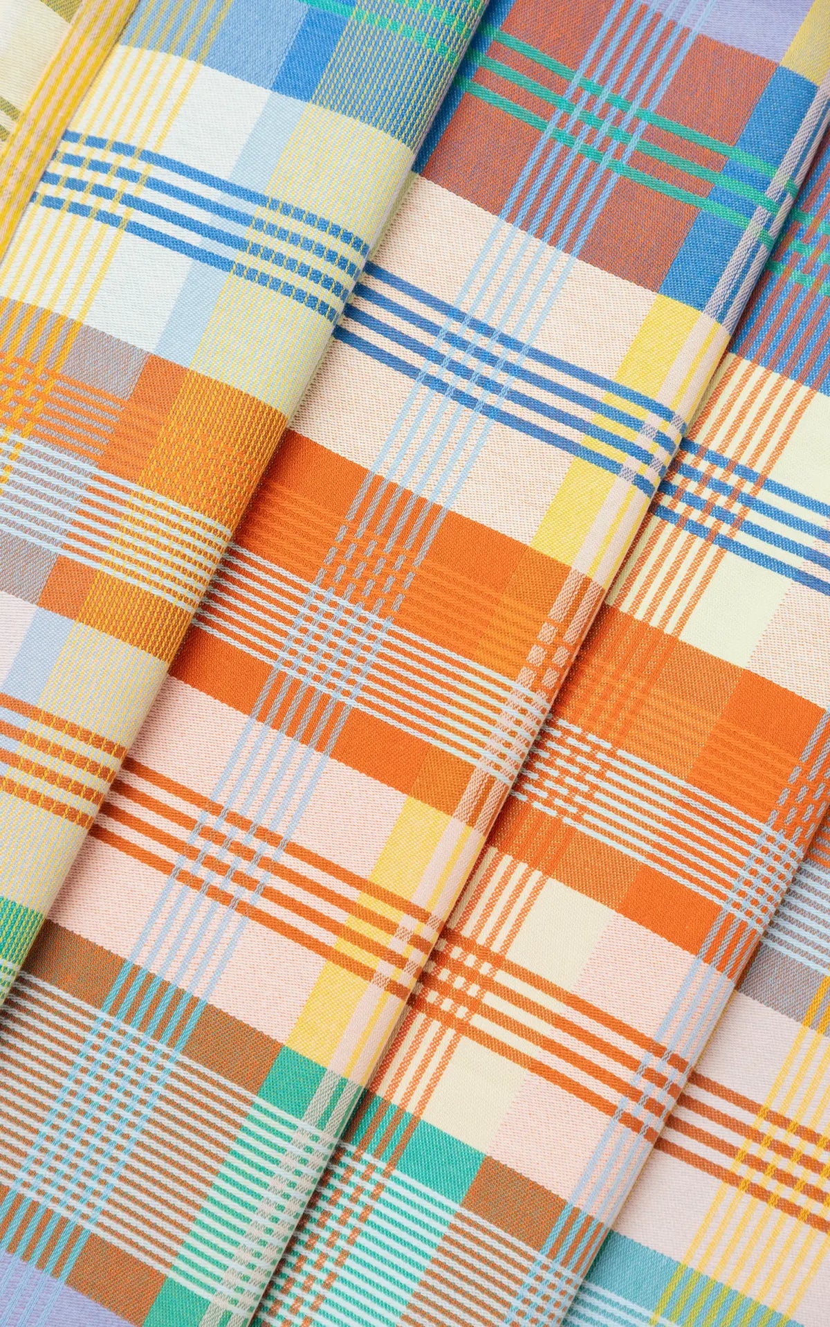 Bæredygtig dug med grafisk mønster i smukke farver · Lavet af garnrester fra tekstilindustrien · Designer af Foekje Fleur hos Niedziella & Friends