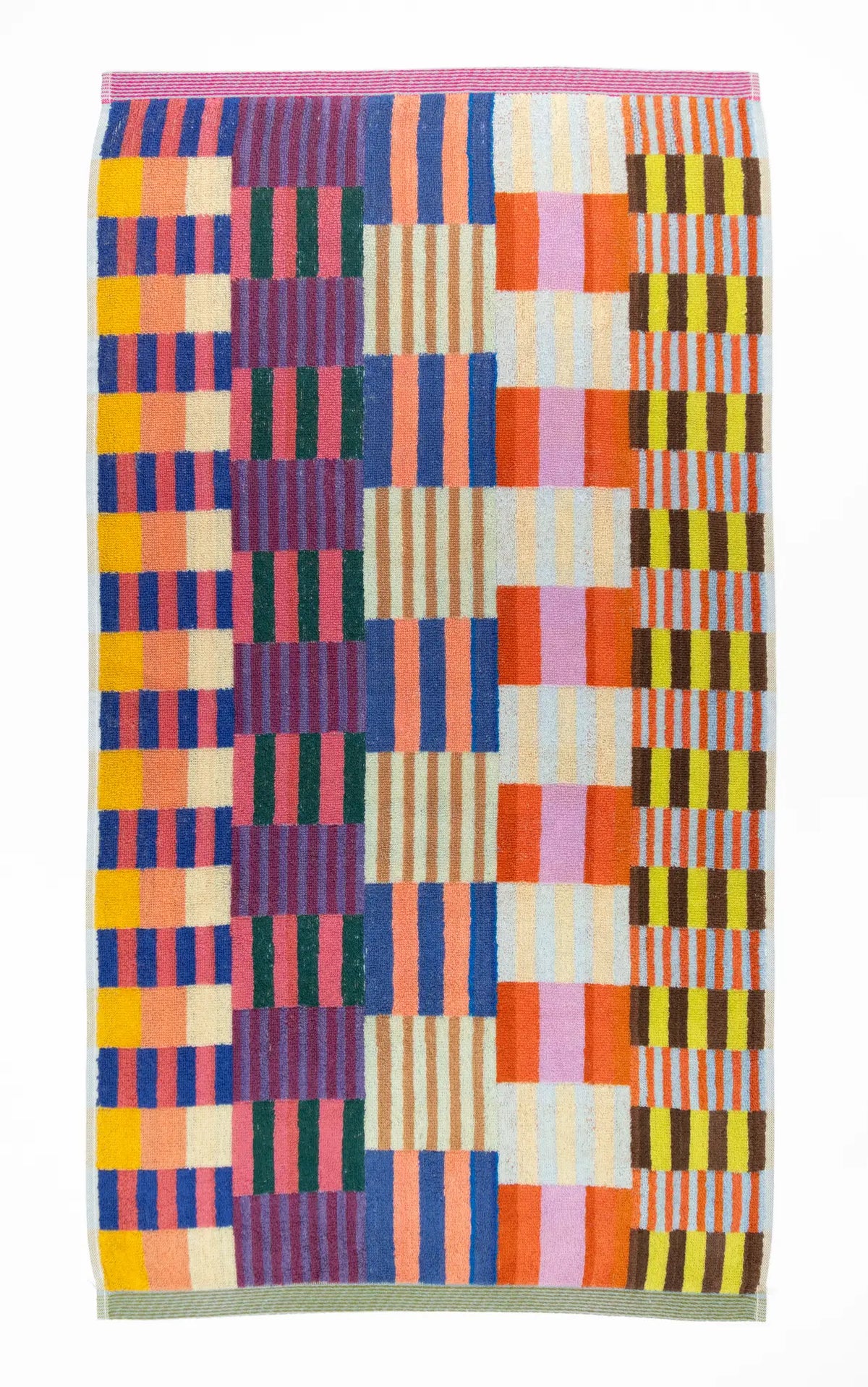 Bæredygtigt badehåndklæde med farvestrålende tern · Lavet af garnrester fra tekstilindustrien · Designet af Foekje Fleur hos Niedziella & Friends