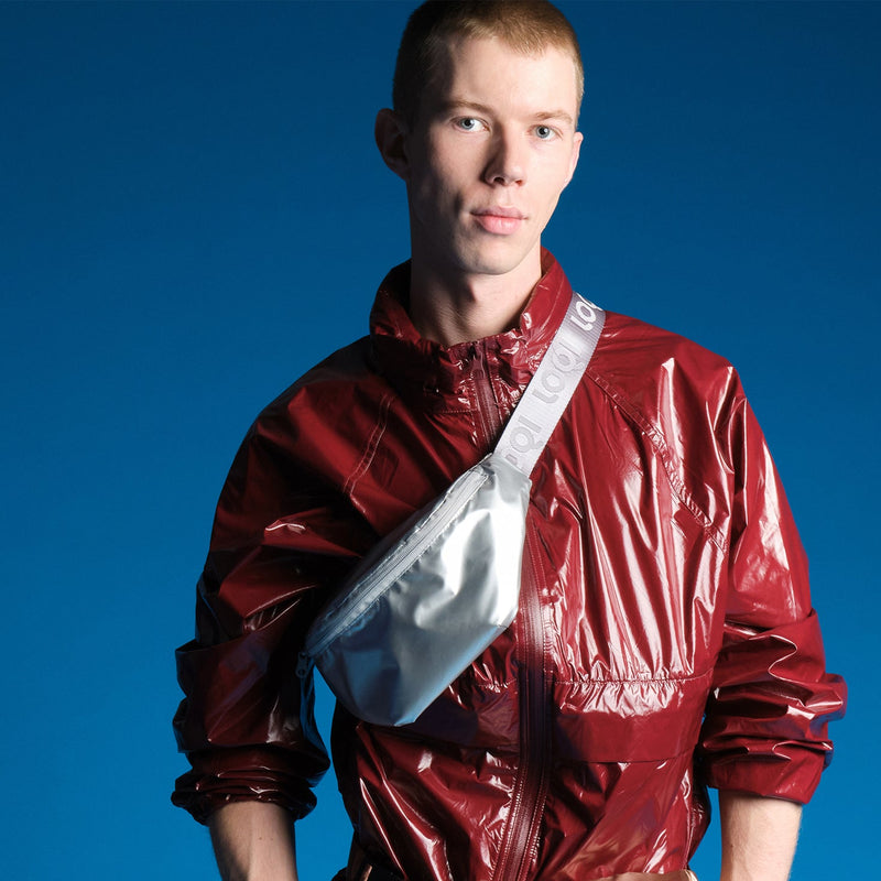 Funky og elegant bæltetaske · Crossbody · Blank og sølvfarvet · Niedziella & Friends