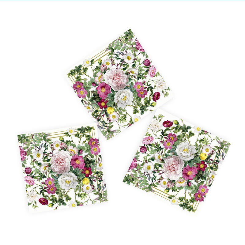 Servietter med smukt rosenmotiv til at dække et elegant middagsbord · Niedziella & Friends