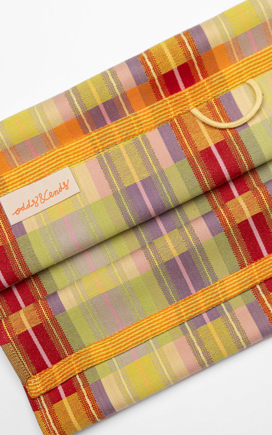 Viskestykke med mønster i rød, orange, gul og lyserød · Lavet af garnrester fra tekstilindustrien · Designer af Foekje Fleur hos Niedziella & Friends