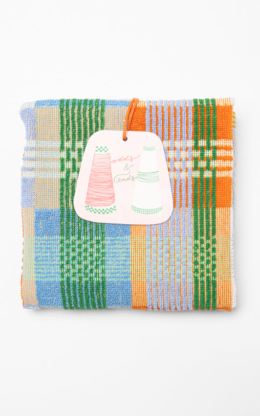 Køkkenhåndklæde med farvestrålende tern · Lavet af garnrester fra tekstilindustrien · Designer af Foekje Fleur hos Niedziella & Friends