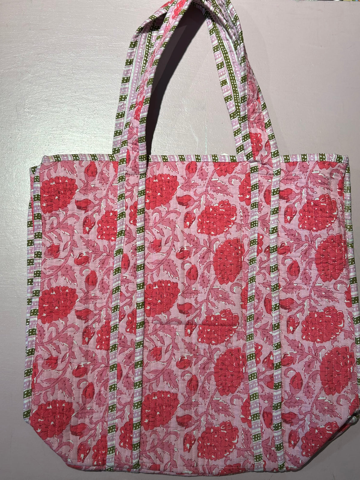 Projekttaske i 100% bomuld · Quiltet af rest-stof · Lyserød med pink blomster · Niedziella & Friends