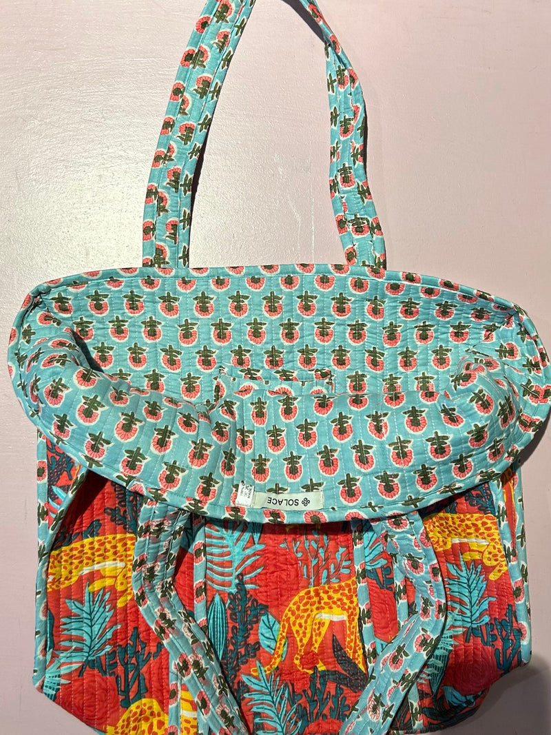 Projekttaske i 100% bomuld · Quiltet af rest-stof · Rød/turkisblå med leopard · Niedziella & Friends