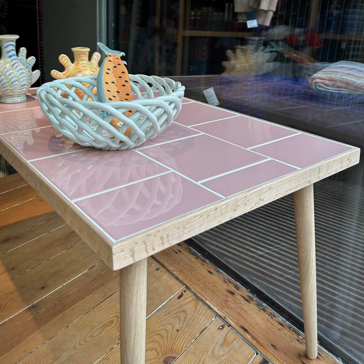 Moderne kakkelbord · Dagny · lyserød / eg