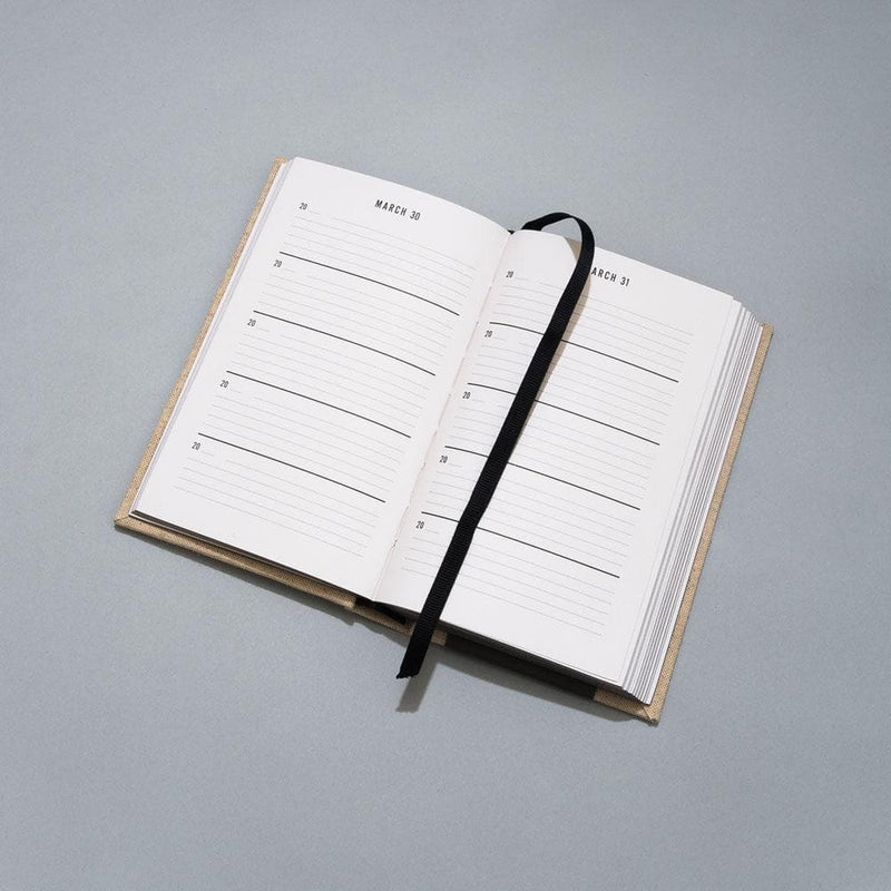 One Line A Day · Elegant kalender med canvasforside · Mindeskalender med plads til 5 år · Niedziella & Friends