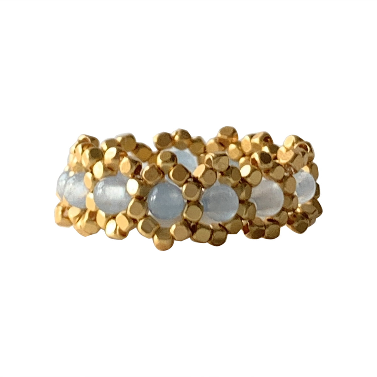 Håndlavet fingerring · Princess i farven blue chalcedony fra IBU Jewels · hos Niedziella & Friends