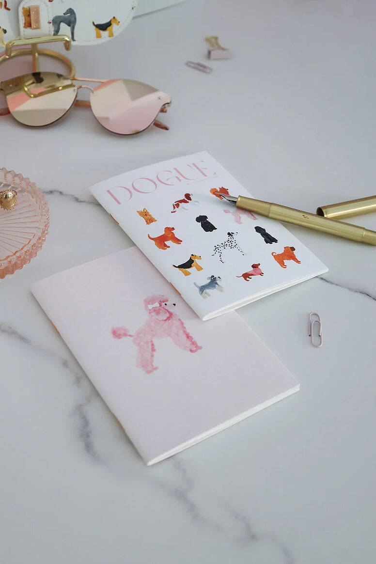 Notesbøger med illustration af stilbevidste hunde · Sæt a to A6 fra atws · Hos Niedziella & Friends