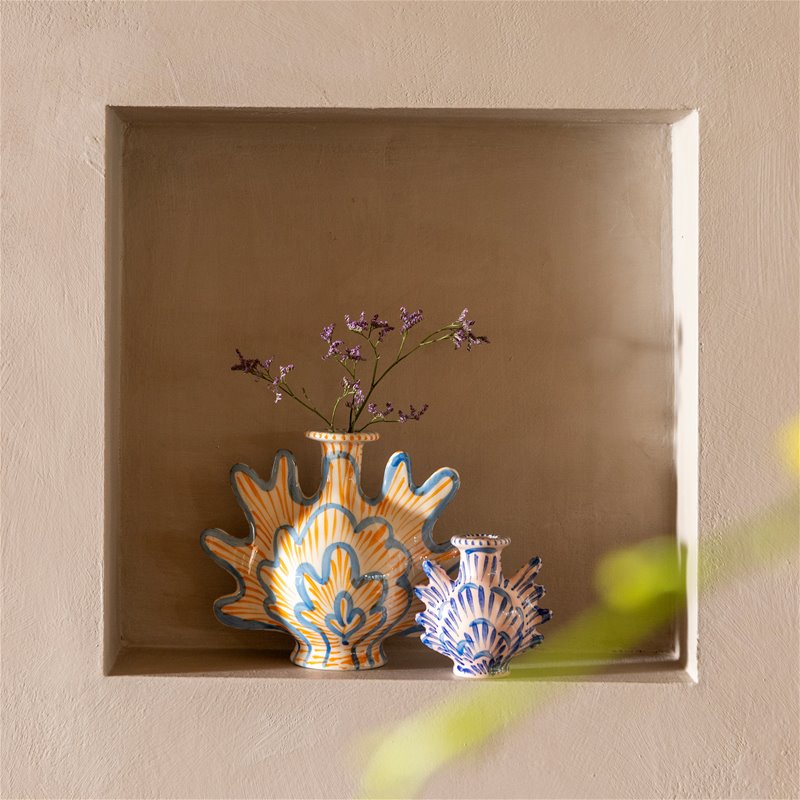 Håndekoreret musling i forårsfarver, som kan  bruges som både vase og lysestage · Niedziella & Friends (7948733055204)