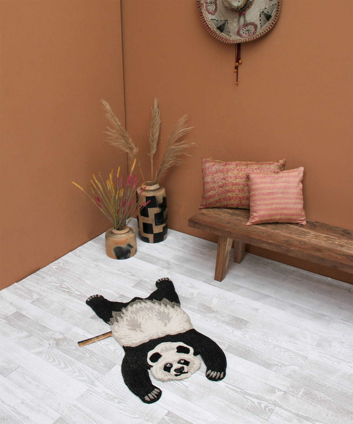 Håndlavet tæppe i uld | Tapis Amis · Lille panda fra Doing Goods | Niedziella & Friends (4321052033101)