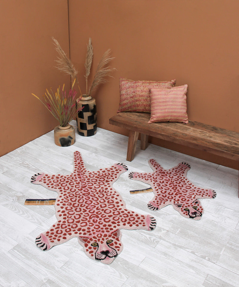 Håndlavet tæppe i uld | Tapis Amis · Pink leopard fra Doing Goods | Niedziella & Friends (4321072316493)