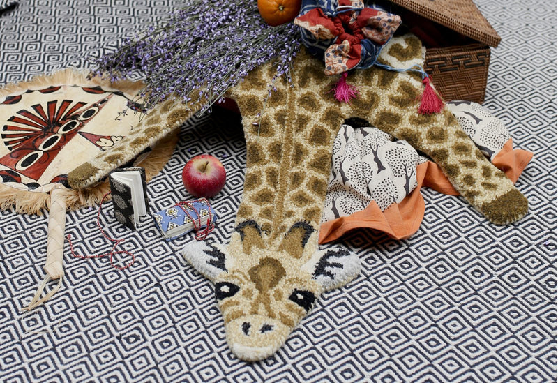 Håndlavet tæppe i uld | Tapis Amis · Stor giraf fra Doing Goods | Niedziella & Friends (5654370353306)