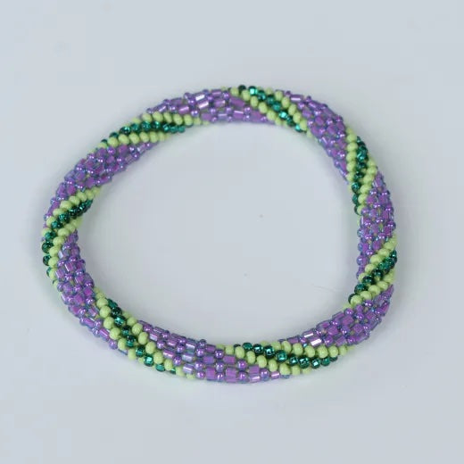 Håndlavet perlearmbånd i lilla og grønne nuancer · Nepal-armbånd fra Lemosch · Niedziella & Friends  (7955169280228)