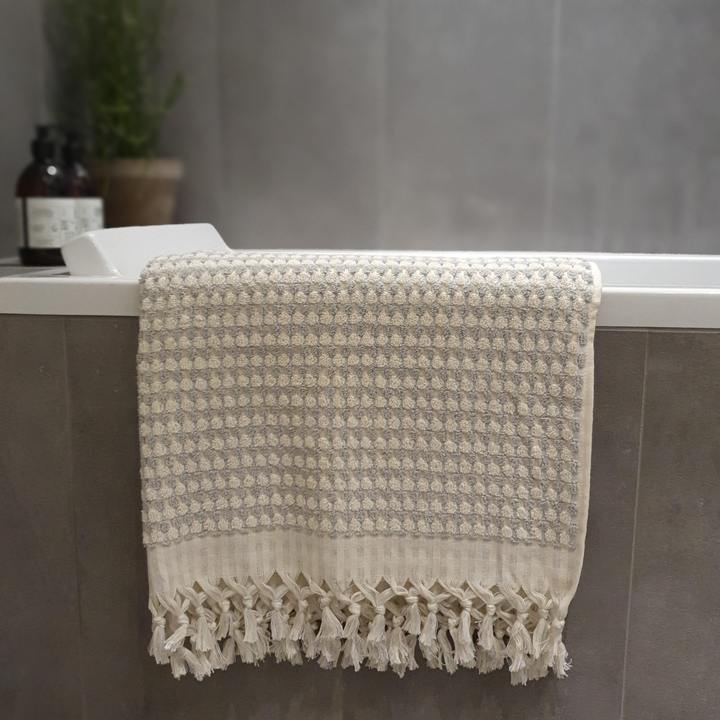 Badehåndklæde i bomuld fra Lykïa · farve grå · produceret i Tyrkiet · Niedziella & Friends (6968867487898)